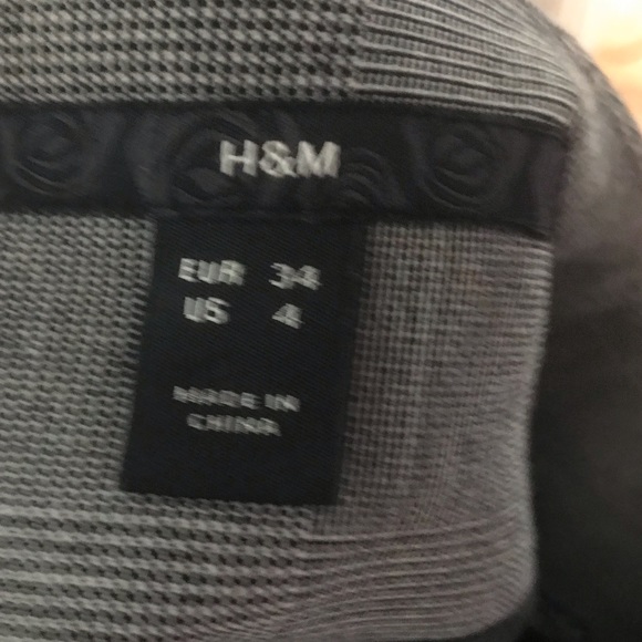 H&M GREY PENCIL SKIRT SIZE 4 - Picture 7 of 7